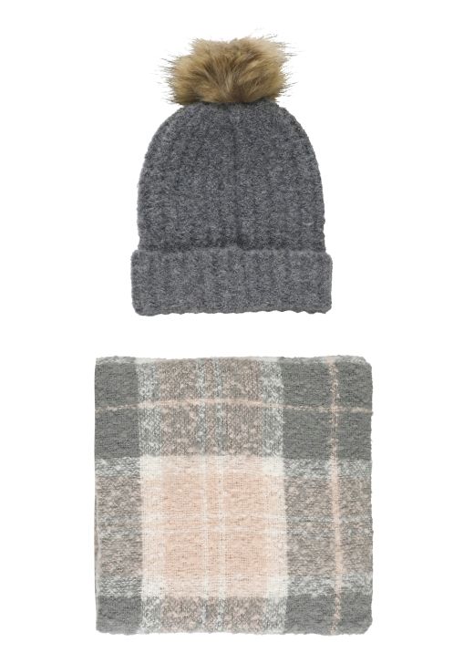 Saltburn beanie and scarf